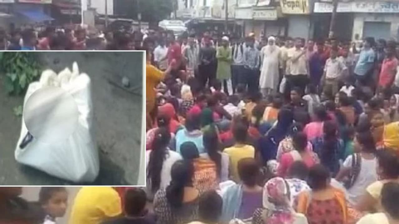 खिलौने के मोह में बैड अंकल के सामने चली गई 5th क्लास की बच्ची, टुकड़ों में मिली लाश खिलौने के मोह में बैड अंकल के सामने चली गई 5th क्लास की बच्ची, टुकड़ों में मिली लाश