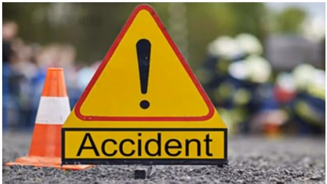 West Bengal: 6 killed, 11 injured as speeding lorry hits stationary SUV carrying wedding guests West Bengal: 6 killed, 11 injured as speeding lorry hits stationary SUV carrying wedding guests