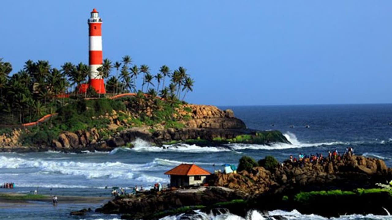 പ്രളയത്തില് നിന്ന് കരകയറി കേരള ടൂറിസം, 24 വര്ഷത്തിനിടെ ഏറ്റവും കൂടുതല് സഞ്ചാരികളെത്തിയത് 2019 ല് പ്രളയത്തില് നിന്ന് കരകയറി കേരള ടൂറിസം, 24 വര്ഷത്തിനിടെ ഏറ്റവും കൂടുതല് സഞ്ചാരികളെത്തിയത് 2019 ല്