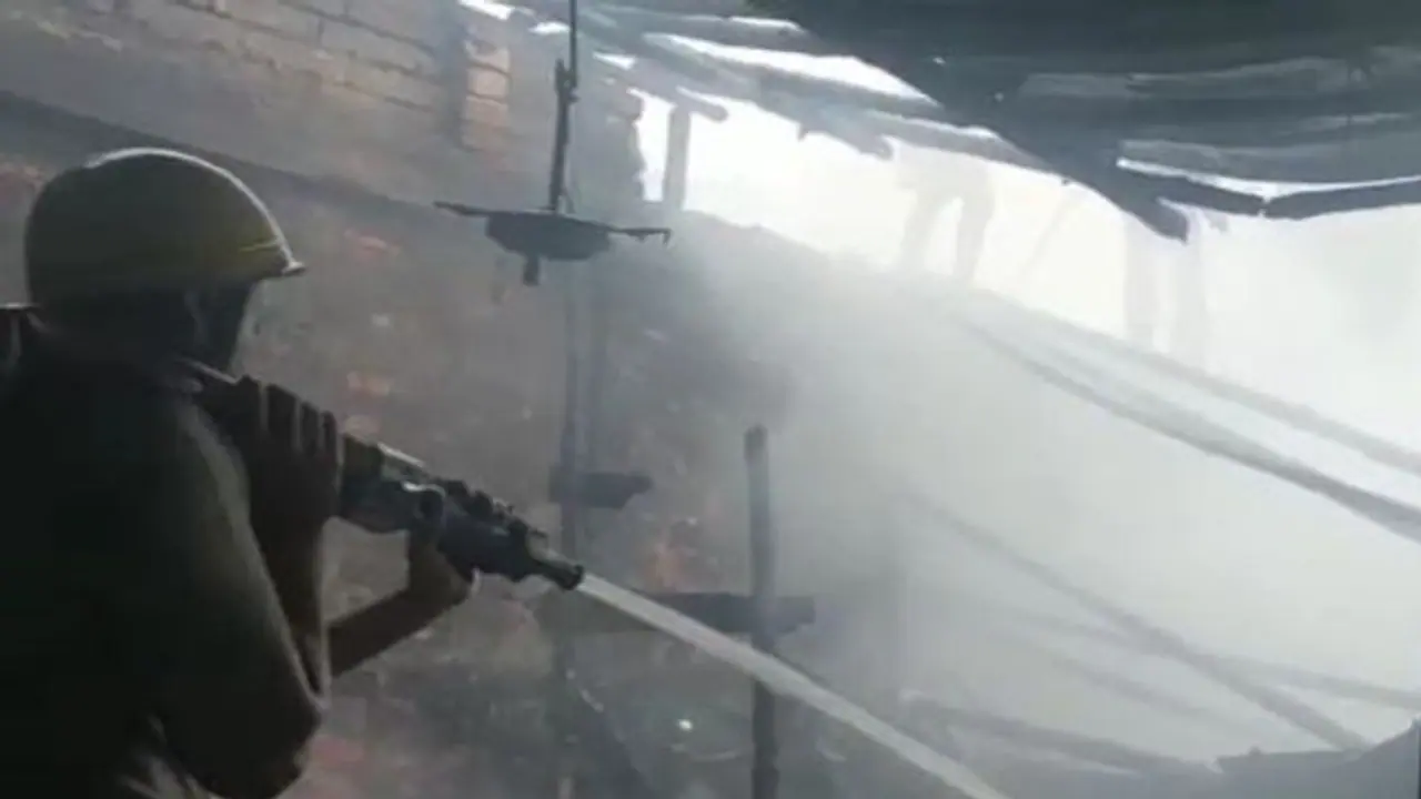 খিদিরপুরের বস্তিতে আগুন! নিমেষে ভস্মীভূত ১০ টি ঝুপড়ি