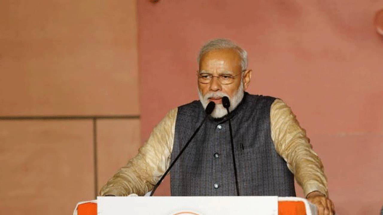 কাশ্মীরের শ্যুটিং নিয়ে চিন্তায় পরিচালকরা, মোদী দিলেন আশ্বাস কাশ্মীরের শ্যুটিং নিয়ে চিন্তায় পরিচালকরা, মোদী দিলেন আশ্বাস