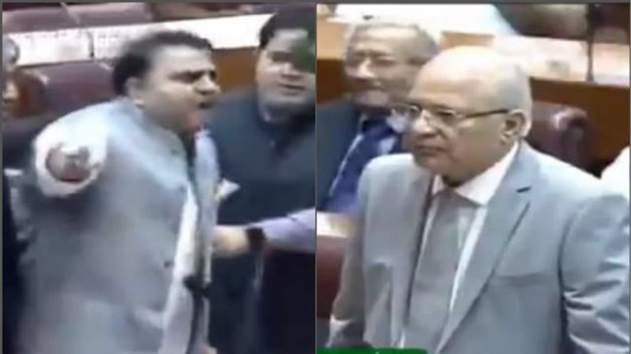 কাশ্মীর নিয়ে ধুন্ধুমার পাক সংসদে! 'কুকুর' থেকে 'জুতো মারা' শোনা গেল সবই দেখুন ভিডিও কাশ্মীর নিয়ে ধুন্ধুমার পাক সংসদে! 'কুকুর' থেকে 'জুতো মারা' শোনা গেল সবই দেখুন ভিডিও