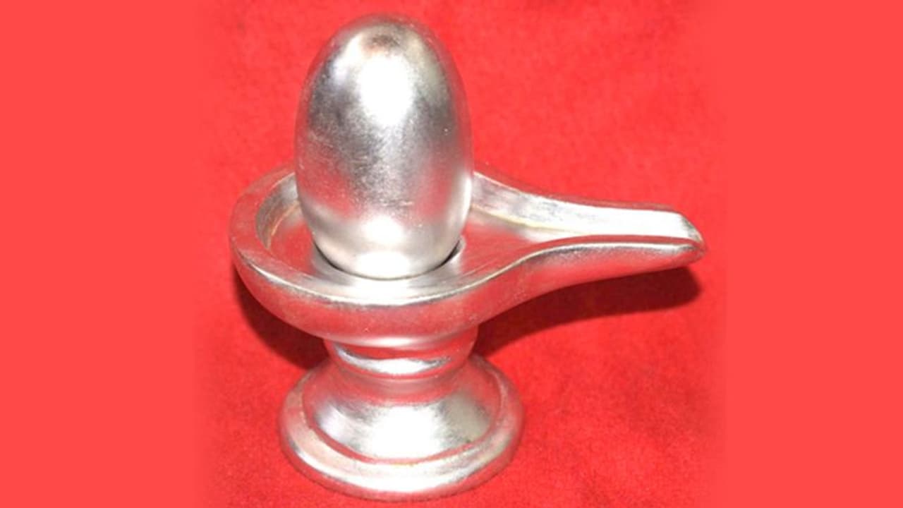 सावन: पारद शिवलिंग घर में रखने से दूर हो सकता है वास्तु दोष, जानें खास बातें सावन: पारद शिवलिंग घर में रखने से दूर हो सकता है वास्तु दोष, जानें खास बातें