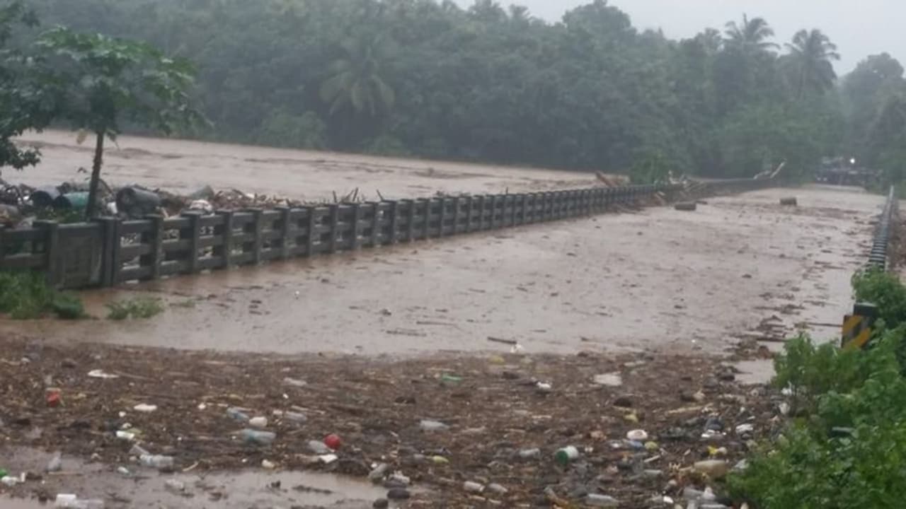 ಬೆಳಗಾವಿ: 10 ಸೇತುವೆಗಳು ಸಂಚಾರಕ್ಕೆ ಮುಕ್ತ ಬೆಳಗಾವಿ: 10 ಸೇತುವೆಗಳು ಸಂಚಾರಕ್ಕೆ ಮುಕ್ತ