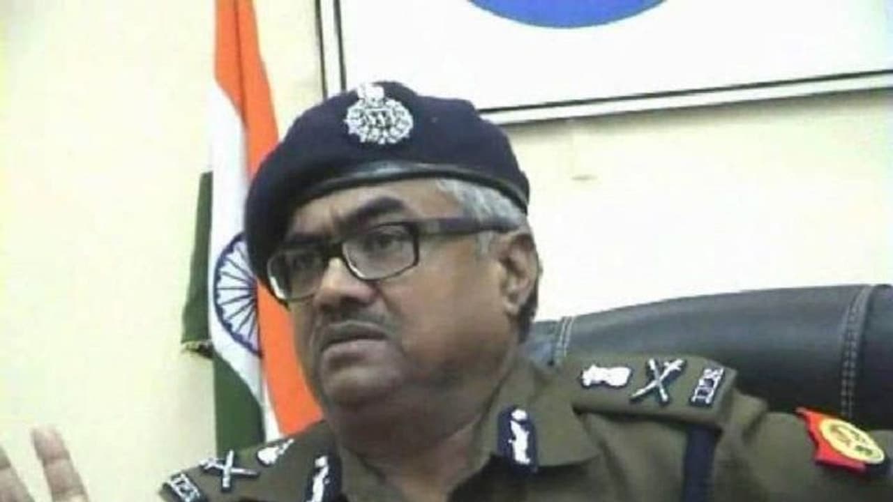 जिस थाने में दारोगा ठोकते थे सलाम, पूर्व डीजीपी के खिलाफ वहीं दर्ज हो गयी रिपोर्ट