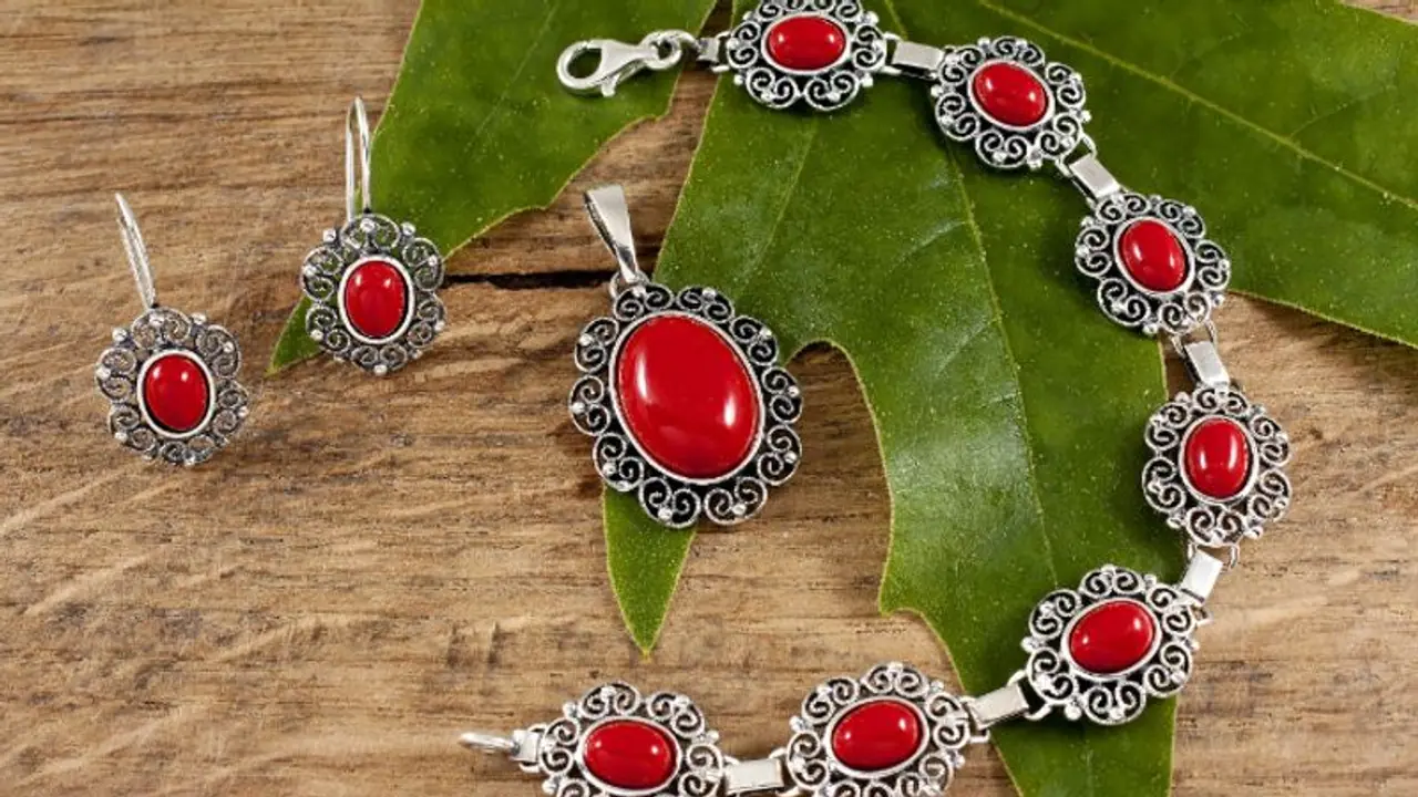 প্রবাল ধারণ করেছেন? আপনার রাশিতে কীভাবে কাজ করছে এই পাথর, জেনে নিন