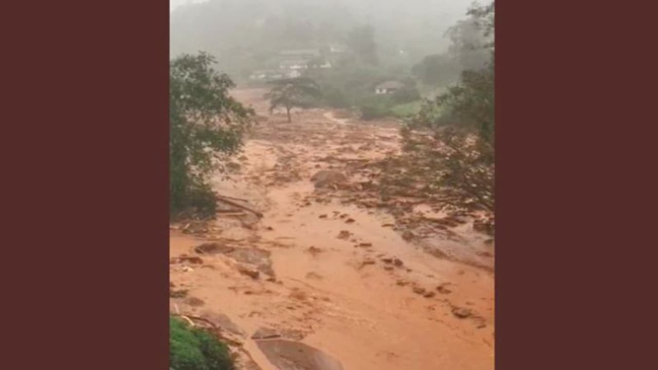 প্রবল বৃষ্টির জের, কেরলের ওয়ানাড়ে ভূমিধসে বহু মানুষের হতাহতের আশঙ্কা প্রবল বৃষ্টির জের, কেরলের ওয়ানাড়ে ভূমিধসে বহু মানুষের হতাহতের আশঙ্কা