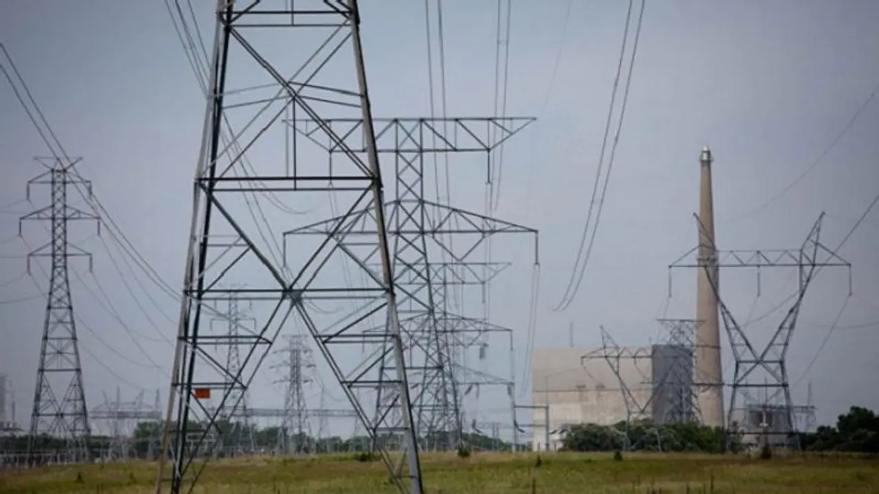 ಮೆಸ್ಕಾಂ: ಗಾಳಿ, ಮಳೆಗೆ 21, 702 ಕಂಬಗಳಿಗೆ ಹಾನಿ, 33 ಕೋಟಿ ರು.ಗೂ ಅಧಿಕ ನಷ್ಟ ಮೆಸ್ಕಾಂ: ಗಾಳಿ, ಮಳೆಗೆ 21, 702 ಕಂಬಗಳಿಗೆ ಹಾನಿ, 33 ಕೋಟಿ ರು.ಗೂ ಅಧಿಕ ನಷ್ಟ