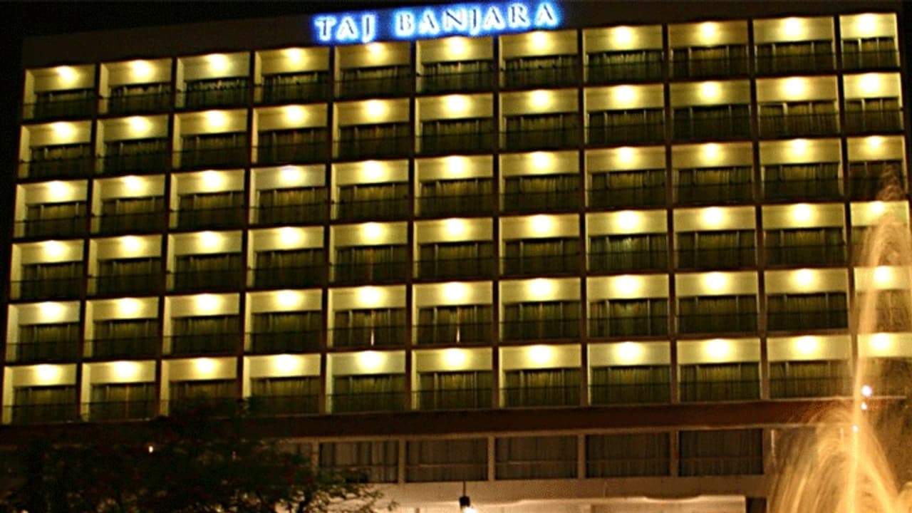 বিলাসবহুল হোটেলে দিনযাপন, লক্ষাধিক টাকার বিল না মিটিয়ে চম্পট দিল ব্যবসায়ী বিলাসবহুল হোটেলে দিনযাপন, লক্ষাধিক টাকার বিল না মিটিয়ে চম্পট দিল ব্যবসায়ী