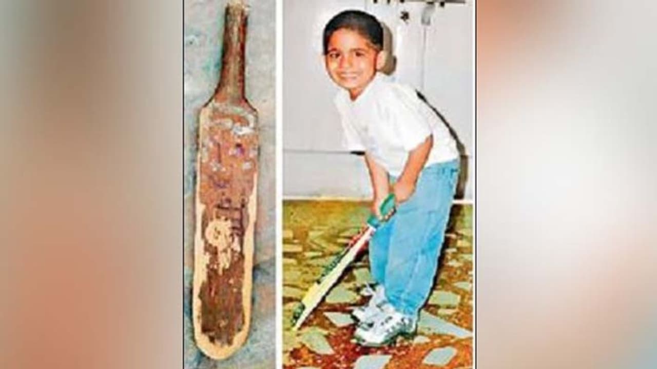 तकिये के नीचे बैट रख सोता था ये क्रिकेटर, अब चर्चा में है तकिये के नीचे बैट रख सोता था ये क्रिकेटर, अब चर्चा में है