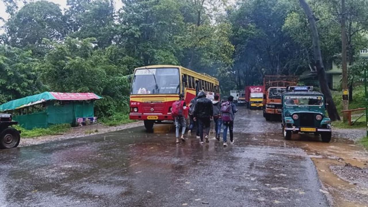 കേരളത്തിലേക്ക് പോകുന്നവർക്ക് പ്രത്യേക പാസ് ആവശ്യമില്ലെന്ന് കർണാടക ഡിജിപി, മൈസൂർ വഴി യാത്ര ഒഴിവാക്കാനും നിർദേശം കേരളത്തിലേക്ക് പോകുന്നവർക്ക് പ്രത്യേക പാസ് ആവശ്യമില്ലെന്ന് കർണാടക ഡിജിപി, മൈസൂർ വഴി യാത്ര ഒഴിവാക്കാനും നിർദേശം