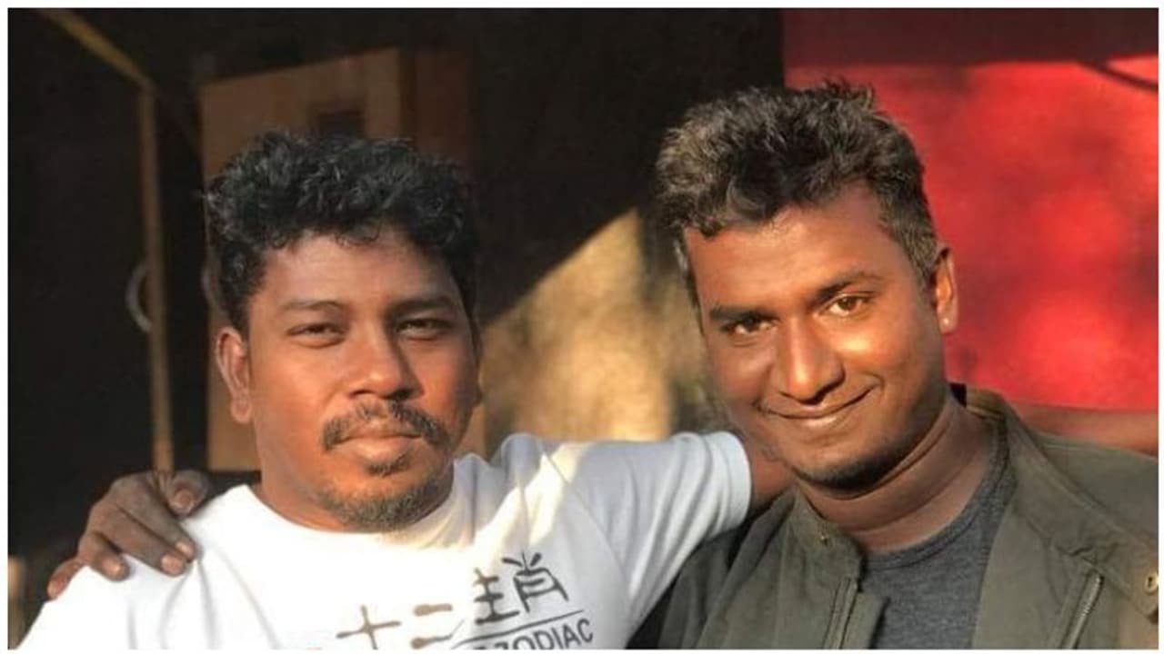 பா.ரஞ்சித்தின் ‘இரண்டாம் உலகப்போரின் கடைசி குண்டு’ படத்தின் முதல் பாடல் லிரிக்கல் வீடியோ... பா.ரஞ்சித்தின் ‘இரண்டாம் உலகப்போரின் கடைசி குண்டு’ படத்தின் முதல் பாடல் லிரிக்கல் வீடியோ...