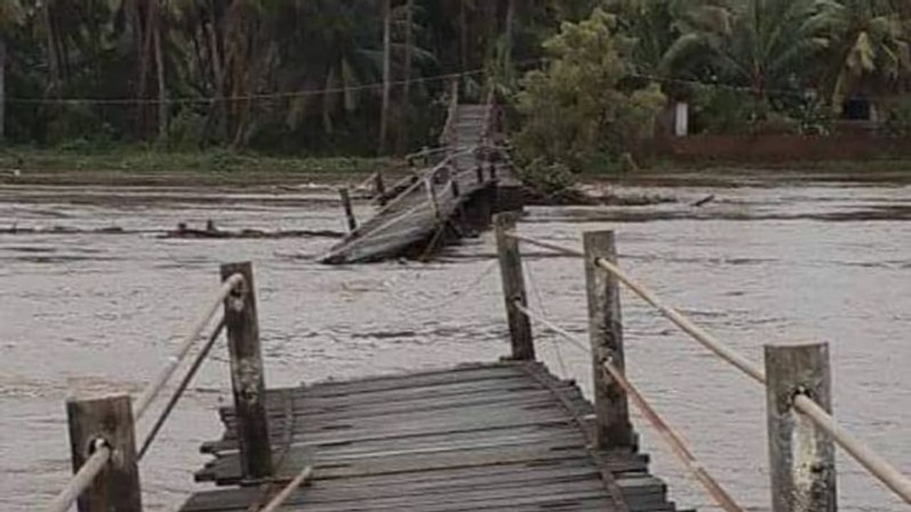 ಬೆಳಗಾವಿ: ಮುಳುಗಡೆಯಾಗಿದ್ದವುಗಳ ಪೈಕಿ 6 ಸೇತುವೆ ಸಂಚಾರ ಮುಕ್ತ ಬೆಳಗಾವಿ: ಮುಳುಗಡೆಯಾಗಿದ್ದವುಗಳ ಪೈಕಿ 6 ಸೇತುವೆ ಸಂಚಾರ ಮುಕ್ತ