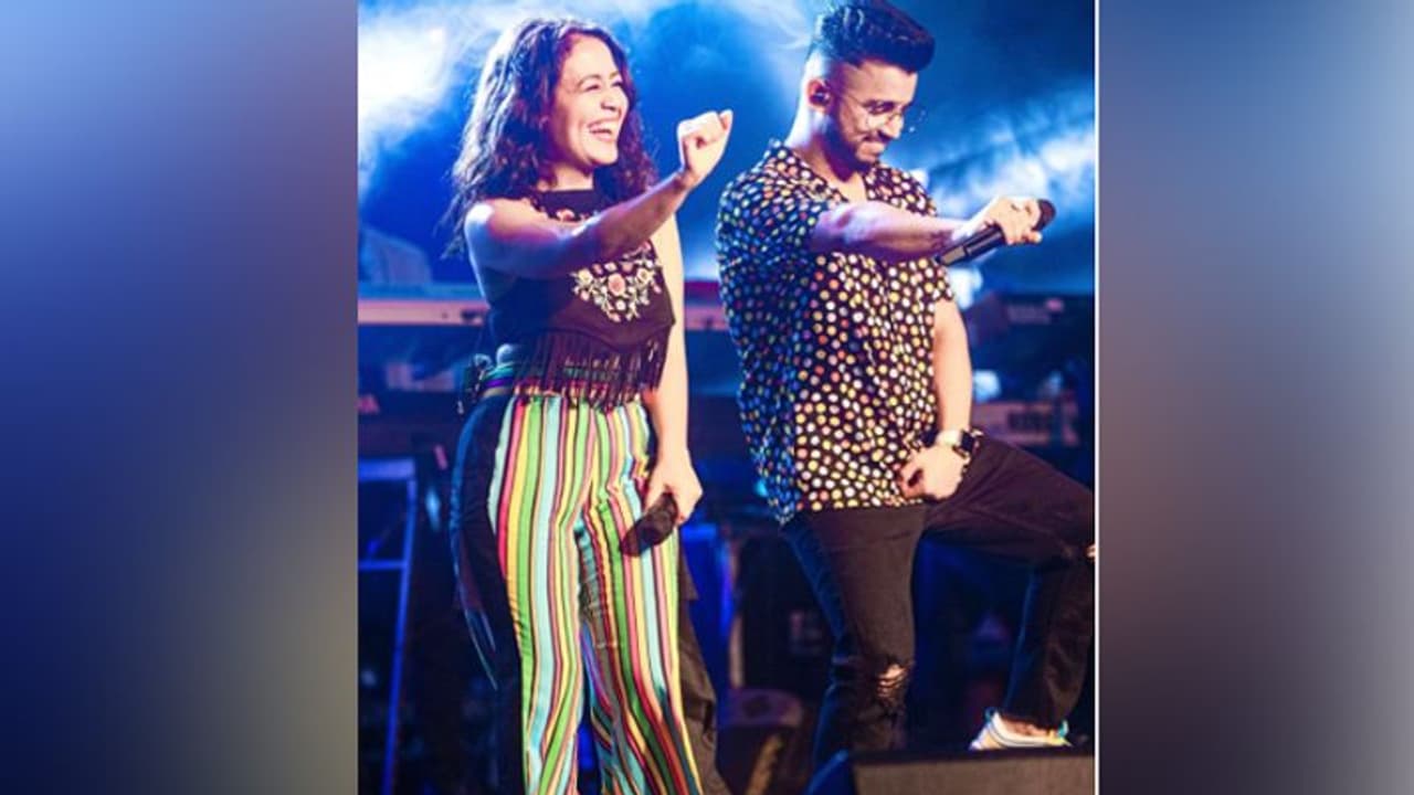 ब्रेकअप के 8 महीने बाद नेहा कक्कड़ कर रहीं इस सिंगर को डेट ? ब्रेकअप के 8 महीने बाद नेहा कक्कड़ कर रहीं इस सिंगर को डेट ?