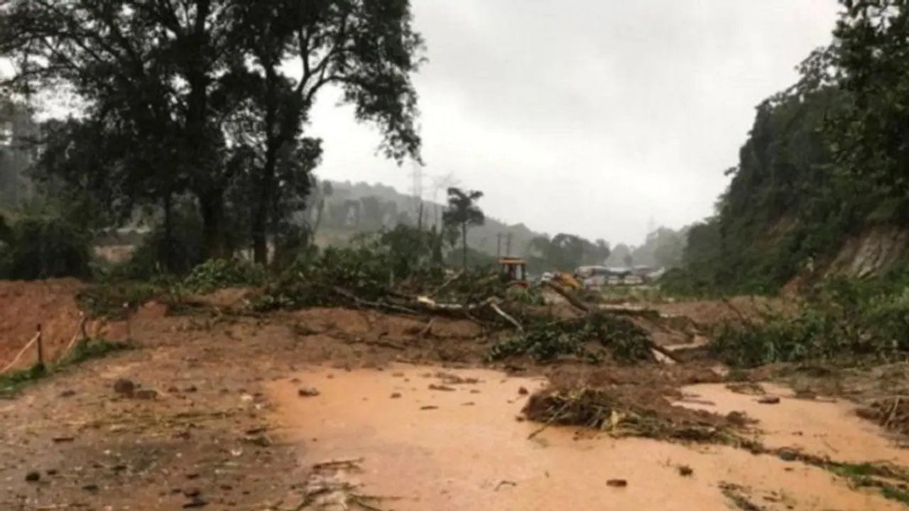 ಚಾರ್ಮಾಡಿ ಘಾಟ್: ಪ್ರಕೃತಿ ಸೊಬಗಿಗಿಂತ ಕುಸಿತದ ಆತಂಕವೇ ಹೆಚ್ಚು...! ಚಾರ್ಮಾಡಿ ಘಾಟ್: ಪ್ರಕೃತಿ ಸೊಬಗಿಗಿಂತ ಕುಸಿತದ ಆತಂಕವೇ ಹೆಚ್ಚು...!