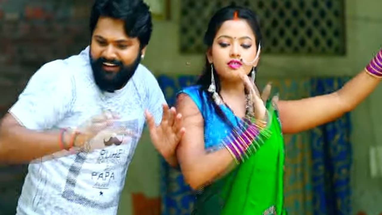 सावन में इस भोजपुरी सिंगर ने इंटरनेट पर मचाया धमाल, 'बोलबम के साड़ी चाही...' गाने को मिले इतने व्यूज सावन में इस भोजपुरी सिंगर ने इंटरनेट पर मचाया धमाल, 'बोलबम के साड़ी चाही...' गाने को मिले इतने व्यूज