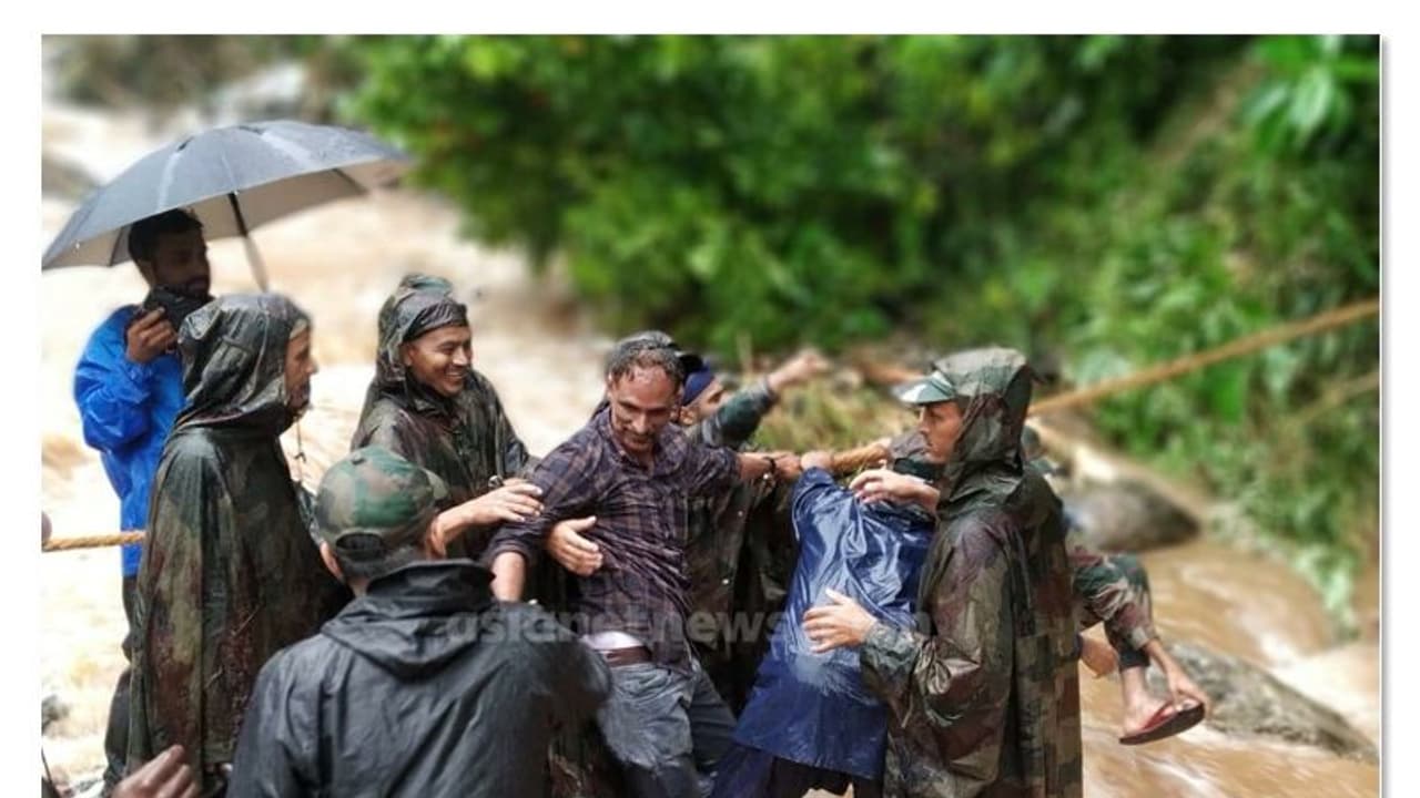 'എന്തുതരം മനുഷ്യരാണ് നിങ്ങൾ? ഒറ്റ രാത്രികൊണ്ട് ഒന്നുമില്ലാതായവരോടാണോ നിങ്ങളുടെ യുദ്ധം'? ഫേസ്ബുക്ക് കുറിപ്പ് ശ്രദ്ധേയമാകുന്നു 'എന്തുതരം മനുഷ്യരാണ് നിങ്ങൾ? ഒറ്റ രാത്രികൊണ്ട് ഒന്നുമില്ലാതായവരോടാണോ നിങ്ങളുടെ യുദ്ധം'? ഫേസ്ബുക്ക് കുറിപ്പ് ശ്രദ്ധേയമാകുന്നു