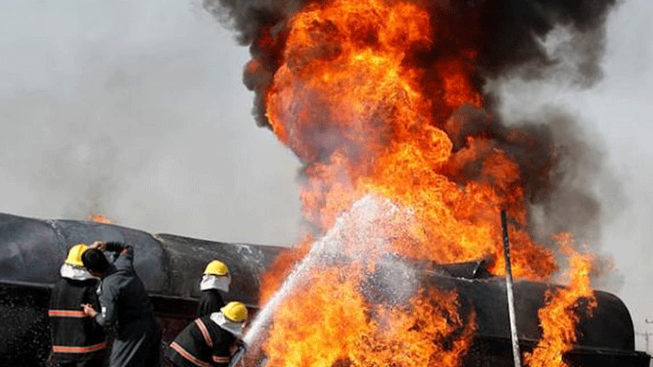 Haiti: फ्यूल टैंकर पलटा, पड़ गई लूट तभी हुआ धमाका, कम से कम 50 मौतें, घायलों के लिए अस्पताल पड़े कम Haiti: फ्यूल टैंकर पलटा, पड़ गई लूट तभी हुआ धमाका, कम से कम 50 मौतें, घायलों के लिए अस्पताल पड़े कम