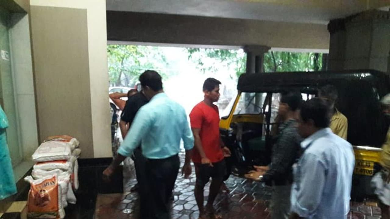 'സഹായം ആവശ്യമുണ്ട്'; ദുരിതാശ്വാസ ക്യാമ്പിലേക്ക് സാധനങ്ങള് ആവശ്യപ്പെട്ട് കണ്ണൂര് കലക്ടര് 'സഹായം ആവശ്യമുണ്ട്'; ദുരിതാശ്വാസ ക്യാമ്പിലേക്ക് സാധനങ്ങള് ആവശ്യപ്പെട്ട് കണ്ണൂര് കലക്ടര്