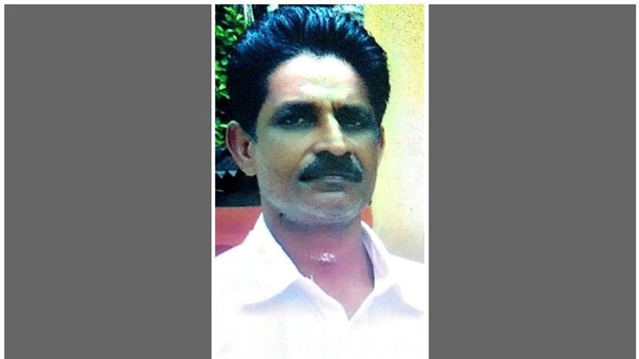 കൈ കഴുകുന്നതിനിടെ കുളത്തില് വീണ് മധ്യവയസ്കന് മരിച്ചു കൈ കഴുകുന്നതിനിടെ കുളത്തില് വീണ് മധ്യവയസ്കന് മരിച്ചു