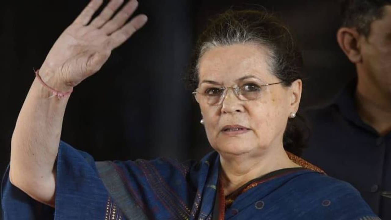 ममता को झटका, बातचीत हो रही थी टीएमसी से और सोनिया ने वामदलों से कर लिया गठबंधन
