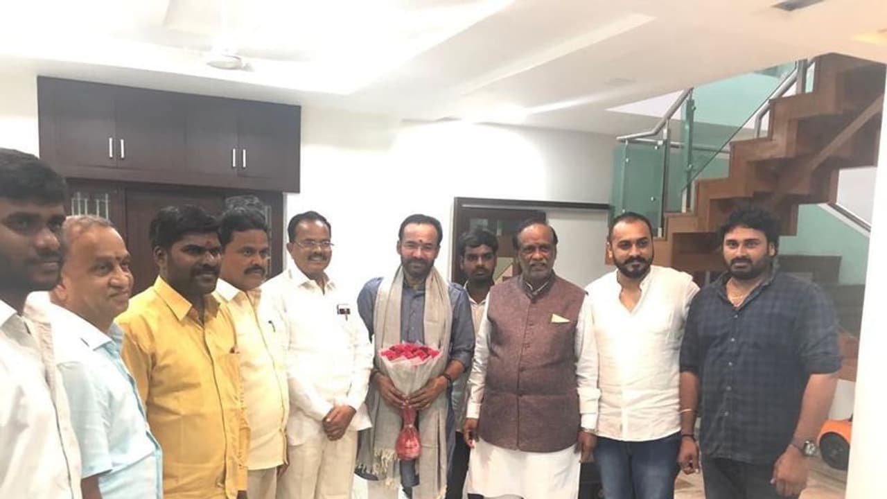 కిషన్ రెడ్డి, లక్ష్మణ్ల భేటీ: బీజేపీలోకి మోత్కుపల్లి నర్సింహులు కిషన్ రెడ్డి, లక్ష్మణ్ల భేటీ: బీజేపీలోకి మోత్కుపల్లి నర్సింహులు