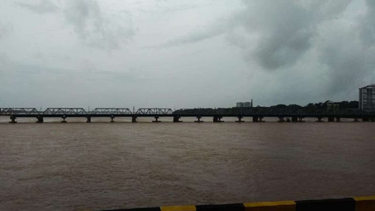 ನೇತ್ರಾವತಿಯಲ್ಲಿ 45 ವರ್ಷಗಳ ದಾಖಲೆ ನೀರು, ನೂರಾರು ಮನೆಗಳು ಜಲಾವೃತ! ನೇತ್ರಾವತಿಯಲ್ಲಿ 45 ವರ್ಷಗಳ ದಾಖಲೆ ನೀರು, ನೂರಾರು ಮನೆಗಳು ಜಲಾವೃತ!