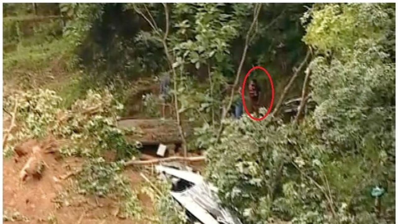 കെട്ടിപ്പിടിച്ച് നിന്ന രണ്ട്കുട്ടികളിൽ ഒരാളെ വലിച്ചുകയറ്റി, ഉരുൾപൊട്ടി വീണ മണ്ണിൽ മകളെ തിരഞ്ഞ് വിക്ടര് കെട്ടിപ്പിടിച്ച് നിന്ന രണ്ട്കുട്ടികളിൽ ഒരാളെ വലിച്ചുകയറ്റി, ഉരുൾപൊട്ടി വീണ മണ്ണിൽ മകളെ തിരഞ്ഞ് വിക്ടര്