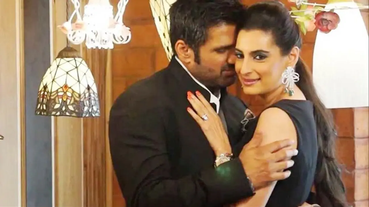 शॉप में हुई पहली मुलाकात में ही इस मुस्लिम लड़की को दिल दे बैठे थे सुनील शेट्टी, ऐसी है प्रेम कहानी शॉप में हुई पहली मुलाकात में ही इस मुस्लिम लड़की को दिल दे बैठे थे सुनील शेट्टी, ऐसी है प्रेम कहानी