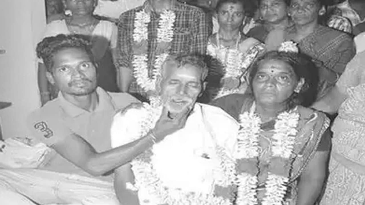 కొద్దిరోజుల్లో పెళ్లి.. తండ్రి మరణం: నాన్న మృతదేహం సాక్షిగా వివాహం కొద్దిరోజుల్లో పెళ్లి.. తండ్రి మరణం: నాన్న మృతదేహం సాక్షిగా వివాహం