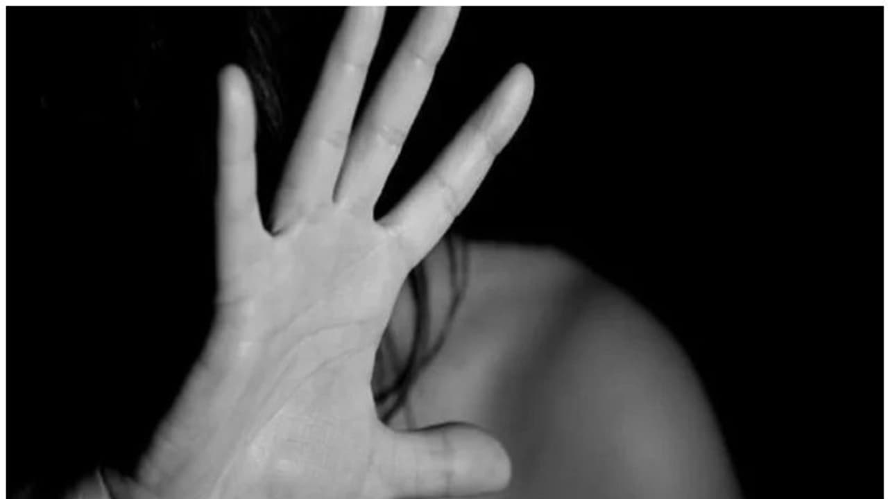 బెజవాడలో భార్యను చంపిన భర్త: ఇంకా దొరకని మణిక్రాంతి తల బెజవాడలో భార్యను చంపిన భర్త: ఇంకా దొరకని మణిక్రాంతి తల