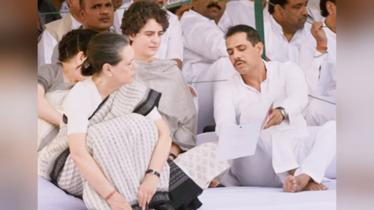 रॉबर्ट वाड्रा ने सोनिया गांधी को बधाई दी, कहा उनका अनुभव कांग्रेस के लिए मददगार साबित होगा रॉबर्ट वाड्रा ने सोनिया गांधी को बधाई दी, कहा उनका अनुभव कांग्रेस के लिए मददगार साबित होगा