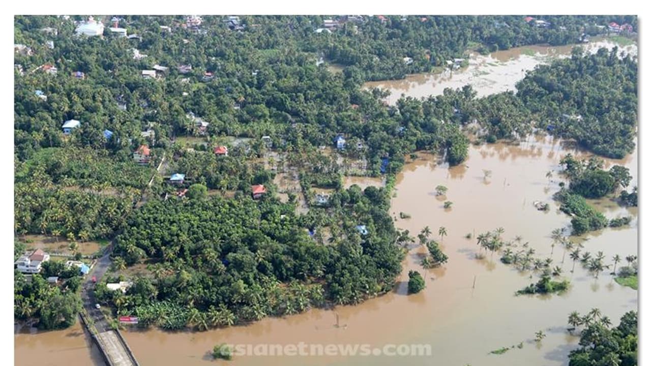 സംസ്ഥാനത്ത് 2.61 ലക്ഷം പേര് ഇപ്പോഴും ക്യാംപുകളില്: 58 പേര്ക്കായി തെരച്ചില് തുടരുന്നു സംസ്ഥാനത്ത് 2.61 ലക്ഷം പേര് ഇപ്പോഴും ക്യാംപുകളില്: 58 പേര്ക്കായി തെരച്ചില് തുടരുന്നു