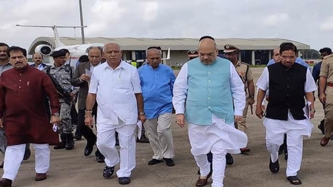 ಬೆಳಗಾವಿಗೆ ಗೃಹ ಸಚಿವ ಅಮಿತ್ ಶಾ ಆಗಮನ: ಕಷ್ಟ, ನಷ್ಟ ಸಮೀಕ್ಷೆ ಶುರು ಬೆಳಗಾವಿಗೆ ಗೃಹ ಸಚಿವ ಅಮಿತ್ ಶಾ ಆಗಮನ: ಕಷ್ಟ, ನಷ್ಟ ಸಮೀಕ್ಷೆ ಶುರು