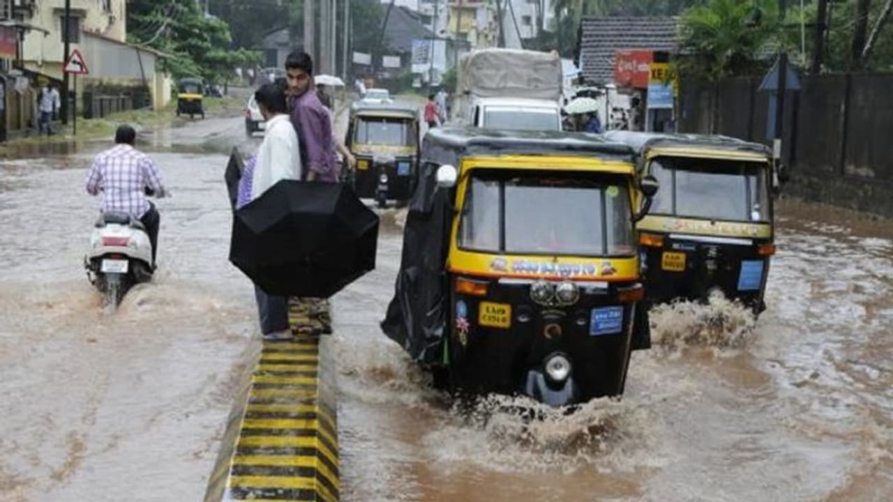 മരണം 76; മഴയുടെ ശക്തി കുറയുന്നു; ഇന്ന് എവിടെയും റെഡ് അലർട്ടില്ല മരണം 76; മഴയുടെ ശക്തി കുറയുന്നു; ഇന്ന് എവിടെയും റെഡ് അലർട്ടില്ല