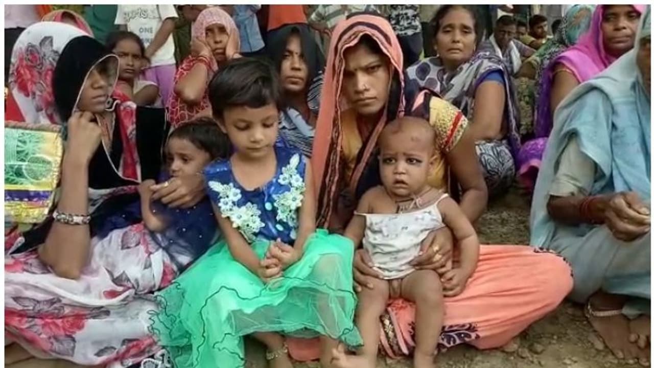 इस शख्स के घर मिलने पहुंचा रिश्तेदार, अंदर जाते ही उड़ गए होश... इस शख्स के घर मिलने पहुंचा रिश्तेदार, अंदर जाते ही उड़ गए होश...