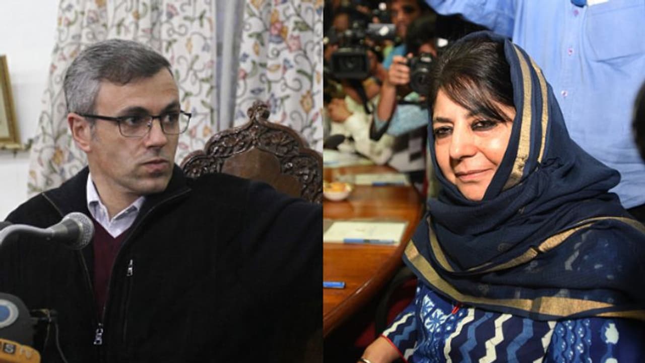 হিজাব ইস্যুতে হাইকোর্টের সিদ্ধান্ত গভীর হতাশাজনক, মেহবুবা মুফতির সমালোচনায় বিতর্ক হিজাব ইস্যুতে হাইকোর্টের সিদ্ধান্ত গভীর হতাশাজনক, মেহবুবা মুফতির সমালোচনায় বিতর্ক