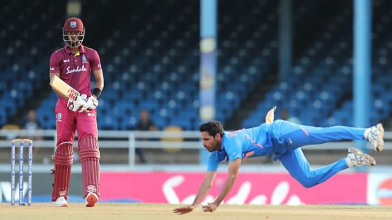 ৫ মিনিটেই খেলা ঘোরালেন ভুবি, নিলেন অবিশ্বাস্য ক্যাচ, দেখুন ভিডিও ৫ মিনিটেই খেলা ঘোরালেন ভুবি, নিলেন অবিশ্বাস্য ক্যাচ, দেখুন ভিডিও