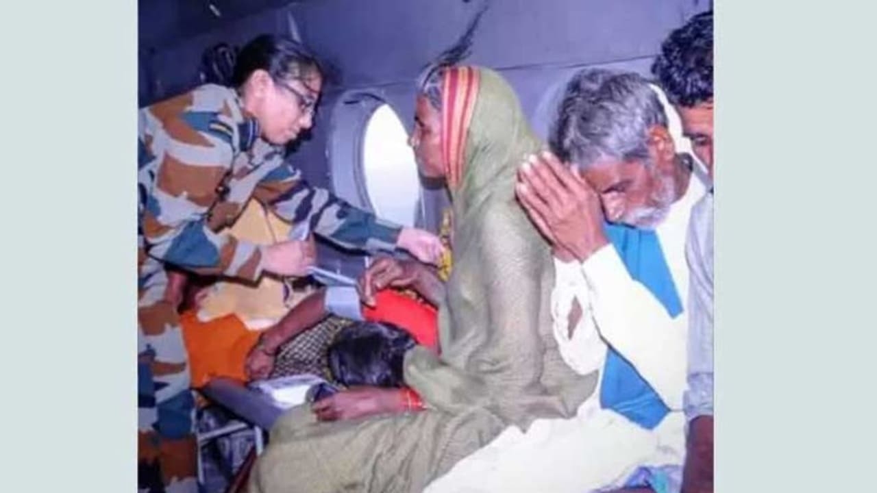 ಗರ್ಭಿಣಿ ರಕ್ಷಿಸಿದ್ದಕ್ಕೆ ಅಮಿತ್ ಶಾ, ಬಿಎಸ್ವೈ ಮೆಚ್ಚುಗೆ ಗರ್ಭಿಣಿ ರಕ್ಷಿಸಿದ್ದಕ್ಕೆ ಅಮಿತ್ ಶಾ, ಬಿಎಸ್ವೈ ಮೆಚ್ಚುಗೆ