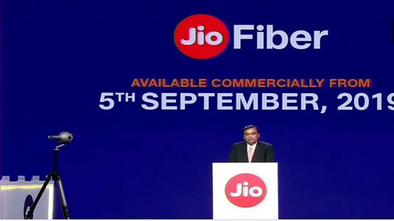 ಜಿಯೋ ಫೈಬರ್: ಅಂಬಾನಿಯಿಂದ ನಿಮಗೆಲ್ಲಾ ಸೂಪರ್ ಆಫರ್! ಜಿಯೋ ಫೈಬರ್: ಅಂಬಾನಿಯಿಂದ ನಿಮಗೆಲ್ಲಾ ಸೂಪರ್ ಆಫರ್!