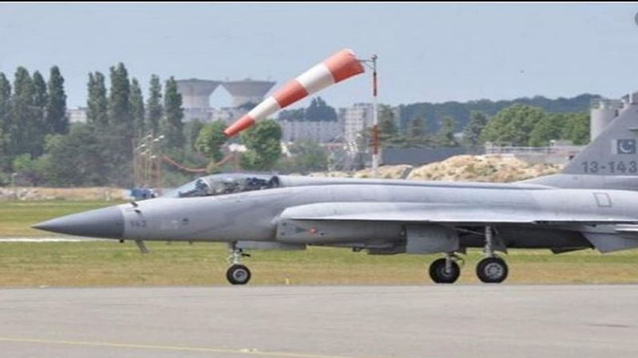 ಪಾಕ್ ಯುದ್ಧ ವಿಮಾನಗಳು ಗಡಿಗೆ: ಯುದ್ಧವಾದರೆ ಗುಜರಿಗೆ!