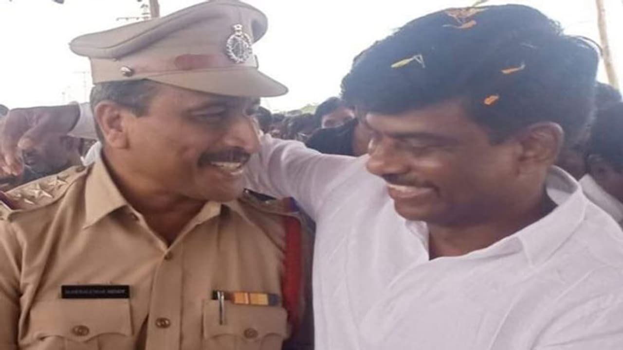 రేయ్.. రారా...డ్యూటీలో ఉన్న సీఐపై వైసీపీ ఎంపీ వ్యాఖ్యలు