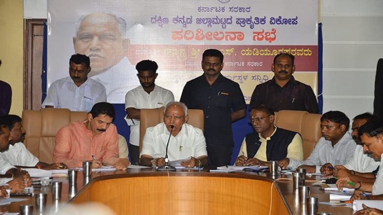 ಮನೆ ಕಳೆದುಕೊಂಡವರಿಗೆ ಪರಿಹಾರ ಹಣ ಘೋಷಿಸಿದ ಯಡಿಯೂರಪ್ಪ ಮನೆ ಕಳೆದುಕೊಂಡವರಿಗೆ ಪರಿಹಾರ ಹಣ ಘೋಷಿಸಿದ ಯಡಿಯೂರಪ್ಪ