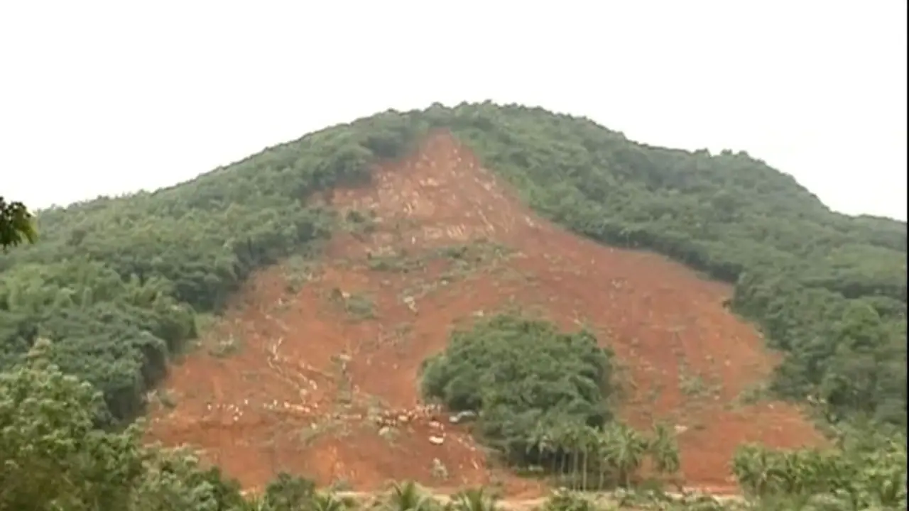 കവളപ്പാറ ഉരുൾപൊട്ടൽ ദുരന്തബാധിതരുടെ പുനരധിവാസം; സർക്കാര് എന്ത് നടപടി എടുത്തുവെന്ന് ഹൈക്കോടതി, രൂക്ഷ വിമര്ശനം കവളപ്പാറ ഉരുൾപൊട്ടൽ ദുരന്തബാധിതരുടെ പുനരധിവാസം; സർക്കാര് എന്ത് നടപടി എടുത്തുവെന്ന് ഹൈക്കോടതി, രൂക്ഷ വിമര്ശനം