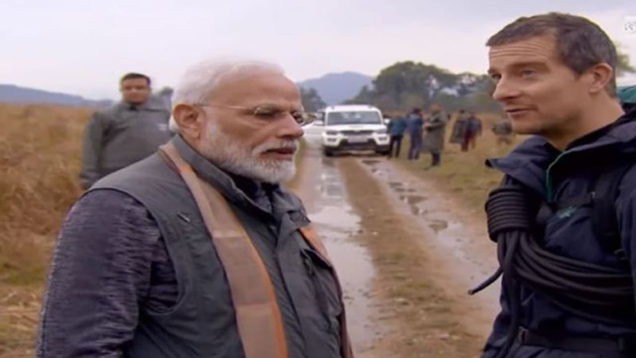 Man Vs Wild: 4 किलोमीटर पैदल चलकर पीएम मोदी से मिले बियर ग्रिल्स, दुनिया को दिया यह संदेश Man Vs Wild: 4 किलोमीटर पैदल चलकर पीएम मोदी से मिले बियर ग्रिल्स, दुनिया को दिया यह संदेश