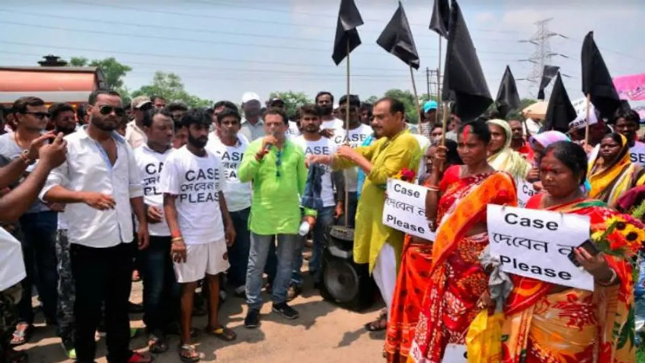 'কেস দেবেন না প্লিজ', সরকারি দফতরে বিক্ষোভ কুলটিতে 'কেস দেবেন না প্লিজ', সরকারি দফতরে বিক্ষোভ কুলটিতে
