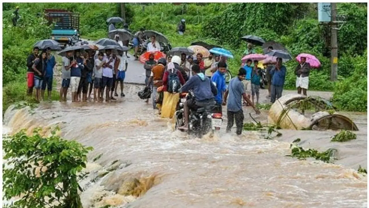 Over 200 killed due to floods across India; situation improves in Karnataka, Maharashtra Over 200 killed due to floods across India; situation improves in Karnataka, Maharashtra