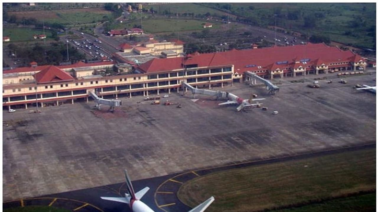 നെടുമ്പാശേരി വിമാനത്താവളത്തെ മുൾമുനയിൽ നിർത്തിയ മുക്കാൽ മണിക്കൂർ