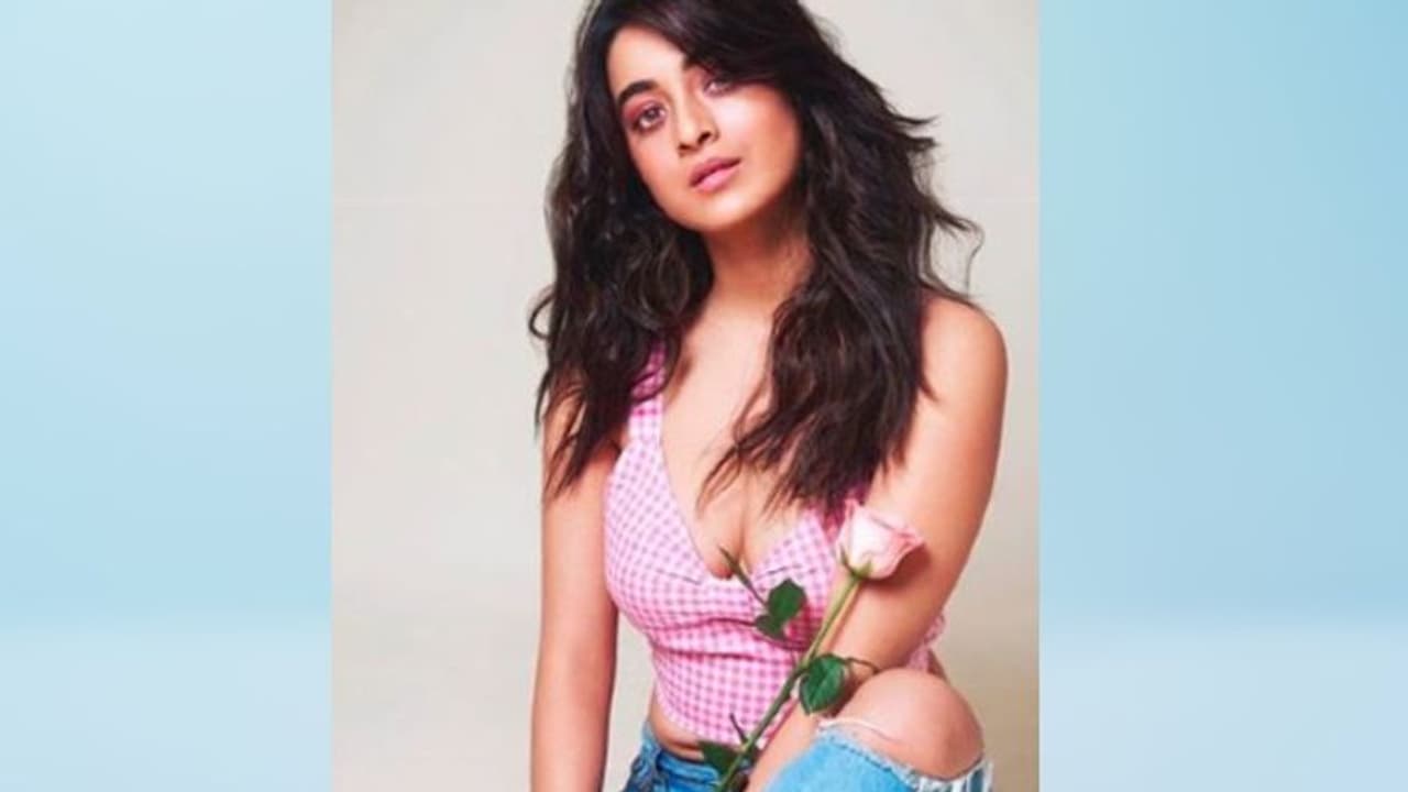 মুম্বইতে বসেই গরিবের পাশে দাঁড়ালেন দর্শনা, ফান্ড তৈরি করলেন অভিনেত্রী মুম্বইতে বসেই গরিবের পাশে দাঁড়ালেন দর্শনা, ফান্ড তৈরি করলেন অভিনেত্রী