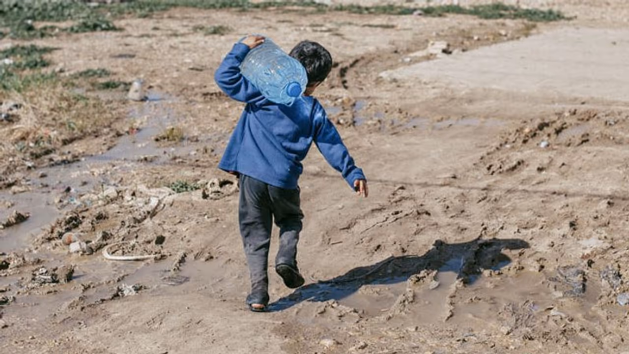 ಯಾದಗಿರಿ: ಹತ್ತಿ ಹೊಲಗಳಿಗೆ ಅಧಿಕಾರಿಗಳ ದಾಳಿ, 15 ಬಾಲ ಕಾರ್ಮಿಕರು ಪತ್ತೆ ಯಾದಗಿರಿ: ಹತ್ತಿ ಹೊಲಗಳಿಗೆ ಅಧಿಕಾರಿಗಳ ದಾಳಿ, 15 ಬಾಲ ಕಾರ್ಮಿಕರು ಪತ್ತೆ